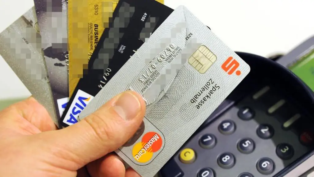 Die-Gebuehren-beim-Kreditkarten-Einkauf-im-Einzelhandel-werden-von-der-EU-gedeckelt-Ob-die-Einsparungen-auch-an-den-Konsumenten-weitergereicht-werden-entscheidet-der-Handel