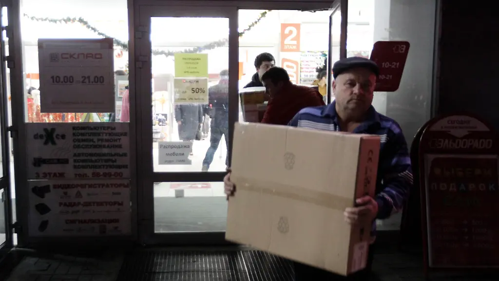 2014-12-17T170003Z-1157858638-GM1EACI02LD01-RTRMADP-3-RUSSIA-CRISIS-JPG5381251924360195432