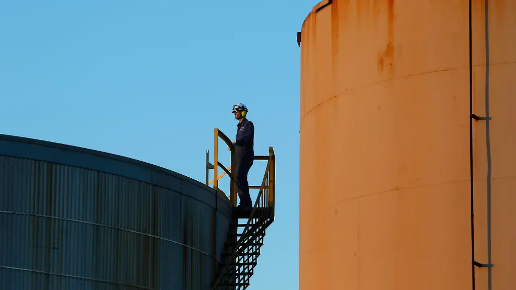 2014-12-17T004513Z-393315076-GM1EACH0O9T01-RTRMADP-3-MARKETS-GLOBAL-JPG3931985615959264659