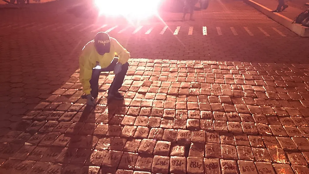 DSC-0172-sqligalleryfullscreenImage