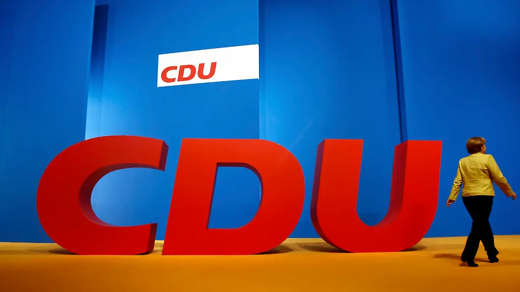 2014-12-10T121513Z-1278427549-LR1EACA0Y1376-RTRMADP-3-GERMANY-POLITICS-JPG8933966628190774350