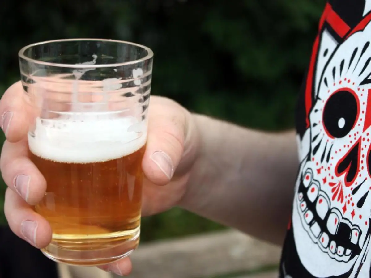 Trinken-bis-zu-Alkoholvergiftung-Das-Komasaufen-scheint-bei-Kindern-und-Jugendlichen-nicht-mehr-angesagt-zu-sein