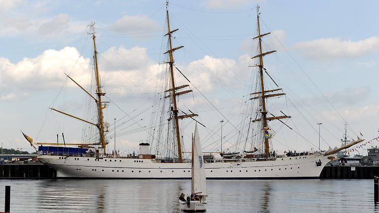 Das "Schmuckstück" der Marine liegt an der Tirpitzmole in ihrem Heimathafen Kiel.
