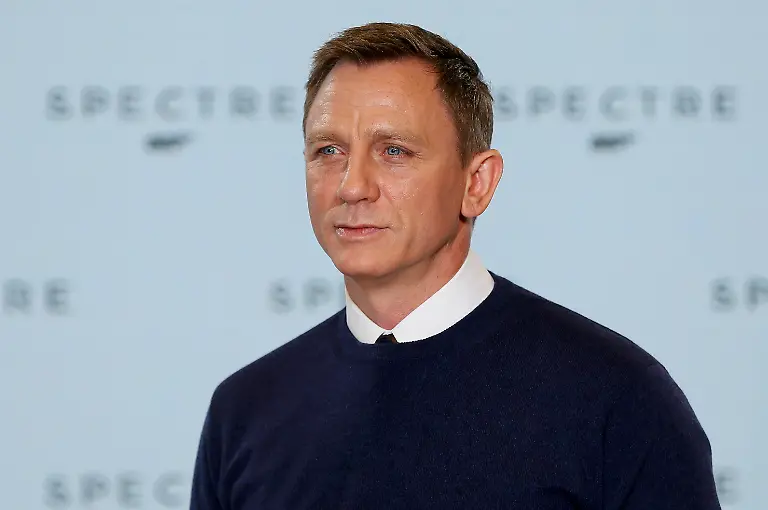 2014-12-04T115618Z-2121303126-LR1EAC40X5J0R-RTRMADP-3-BRITAIN-BOND-JPG7952861904278837664