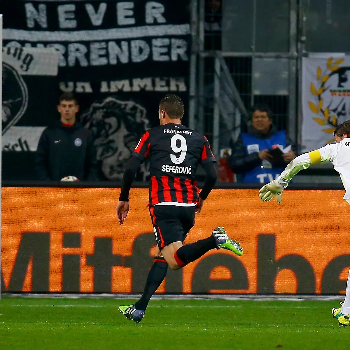 2014-11-30T181025Z-452605928-LR1EABU1EH33R-RTRMADP-3-SOCCER-GERMANY-JPG2432397051481577974