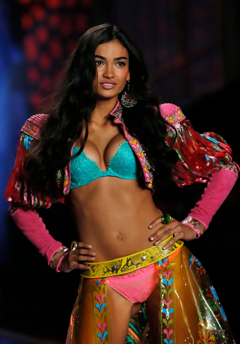 2014-12-02T215845Z-1634531277-GM1EAC30GII01-RTRMADP-3-BRITAIN-FASHION-JPG463050260118554221