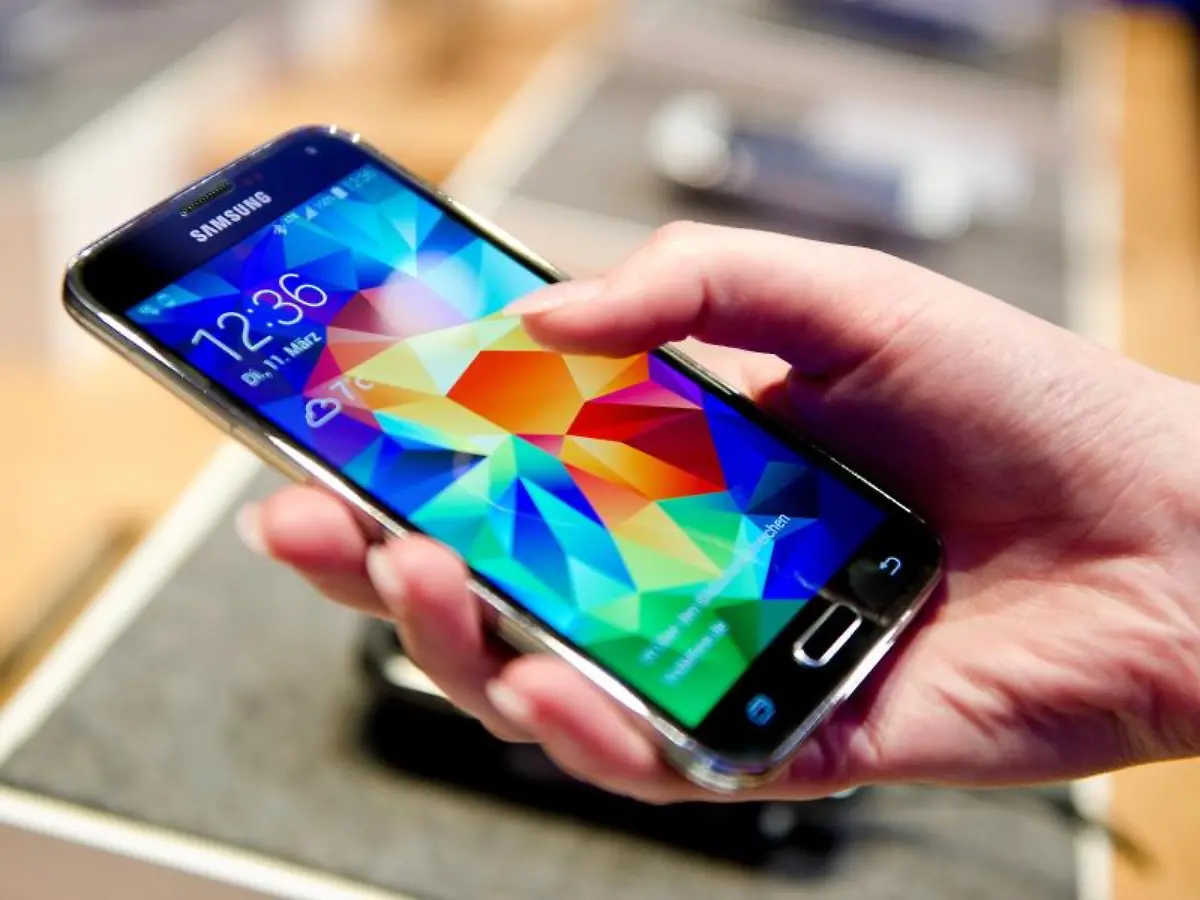 Laut-der-Studie-besitzen-58-Prozent-der-Menschen-in-Deutschland-ein-Smartphone-und-26-Prozent-einen-Tablet-Computer