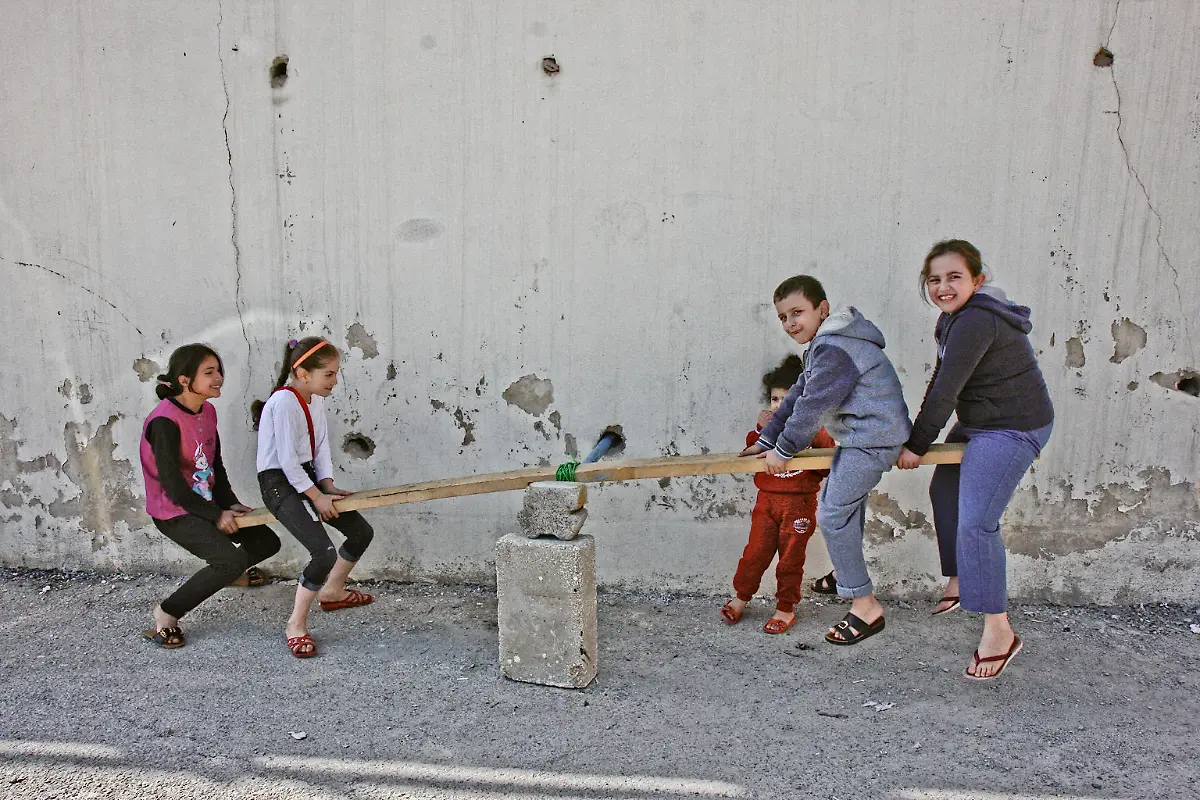 12-Credit-Nora-Schareika