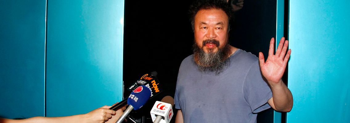 Die ersten Fotos von Ai Weiwei nach seiner Freilassung.