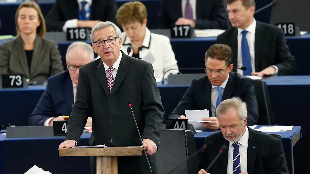 2014-11-26T085556Z-446097511-PM1EABQ0R6R01-RTRMADP-3-EU-INVESTMENTS-JUNCKER-JPG3251136531843053637