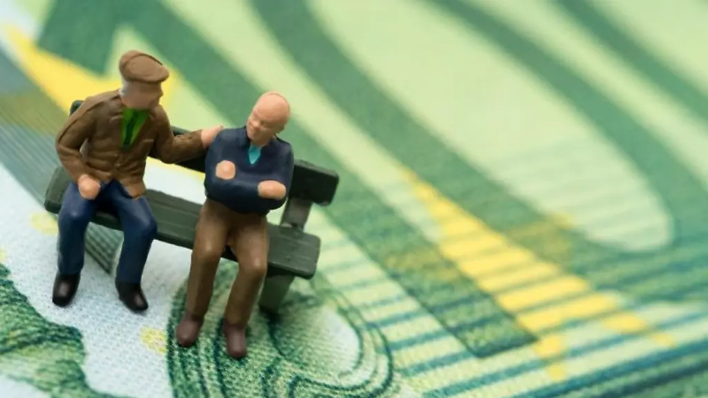 Bei-der-Ruerup-Police-genau-hinsehen-In-einer-Berechnung-der-Stiftung-Warentest-ergab-sich-zwischen-dem-Testsieger-und-einem-teuren-Vertrag-eine-Differenz-von-30-000-Euro