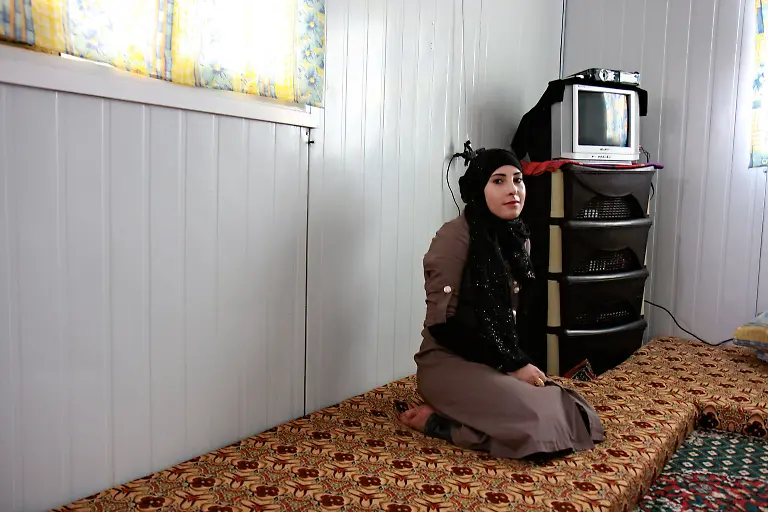 24-Credit-Nora-Schareika