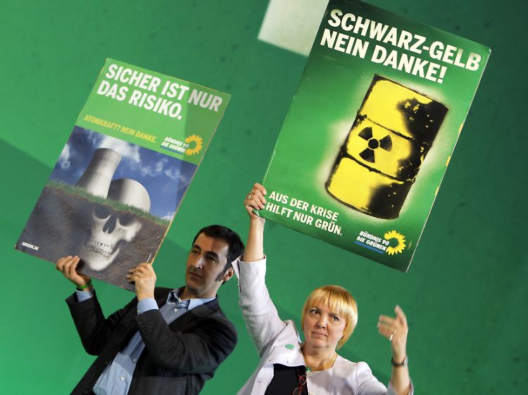 Claudia Roth (r.) und Cem Özdemir auf der Bundesdelegiertenkonferenz 2009 in Rostock.