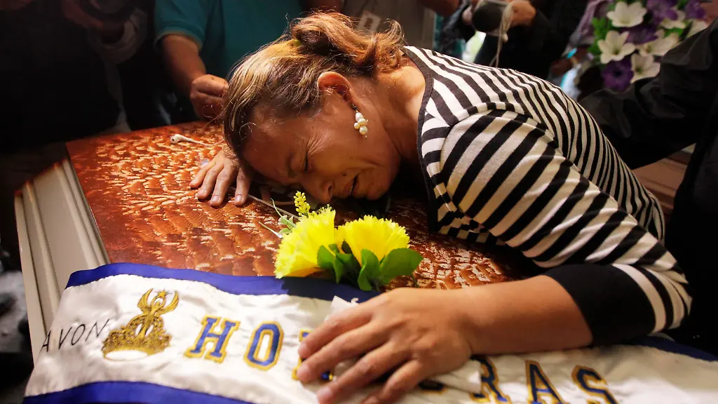 2014-11-20T193115Z-1458257257-GM1EABL09OE01-RTRMADP-3-HONDURAS-MISSWORLD-JPG5614809639781935750