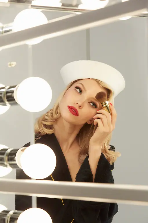 Backstage-2015-Sasha-Luss