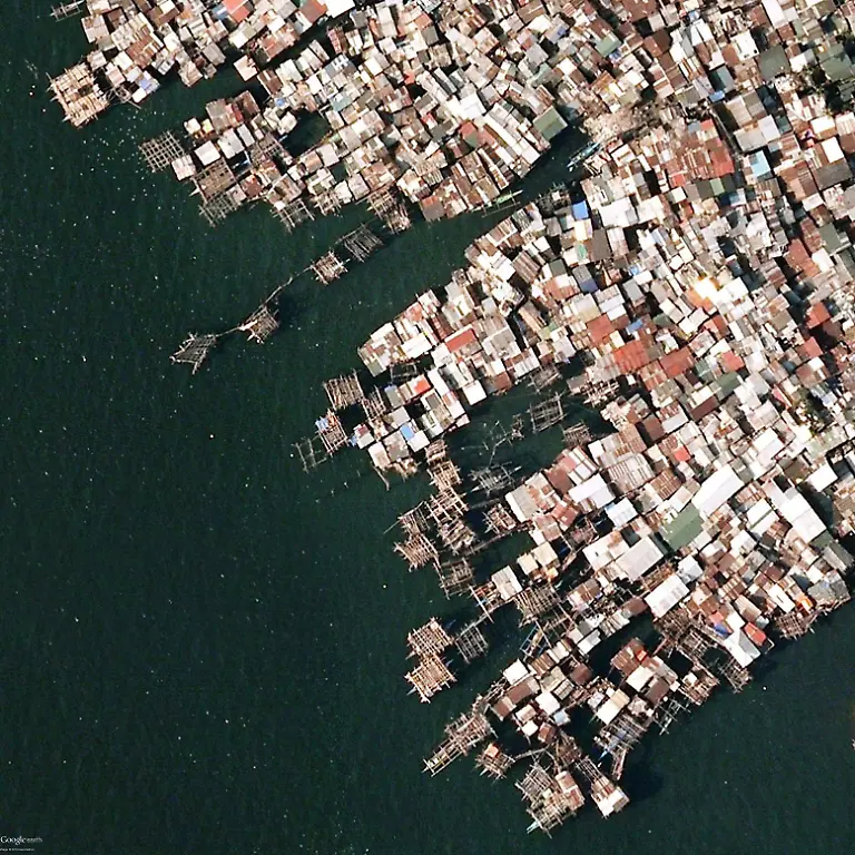 Fishing-slum-Manila-km025