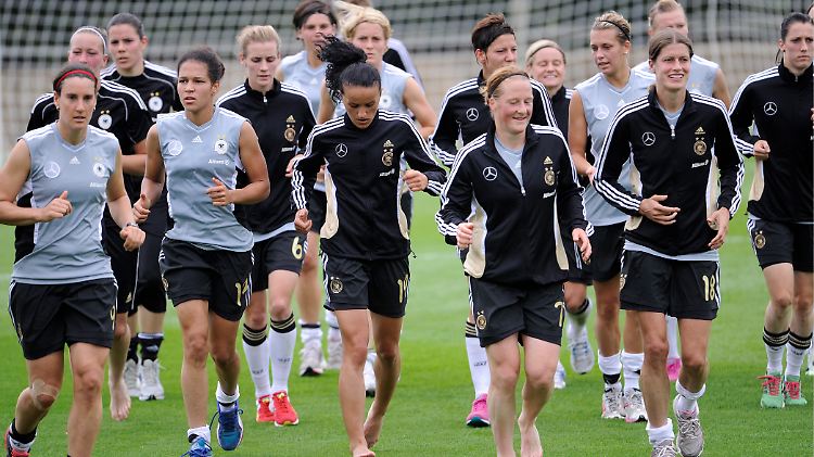 Die DFB-Frauen beim Training am Mittwoch im Berliner Stadion am Wurfplatz.