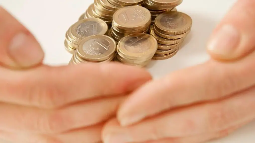 Fuer-Riester-Produkte-gibt-es-staatliche-Foerderung-wenn-Sparer-die-Voraussetzungen-erfuellen-Tun-sie-dies-nicht-mehr-verlangt-die-Zulagenstelle-die-Foerderung-wieder-zurueck