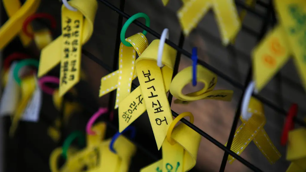 2014-11-11T074531Z-192149727-GM1EABB17N401-RTRMADP-3-SOUTHKOREA-FERRY-JPG9141736991762077028