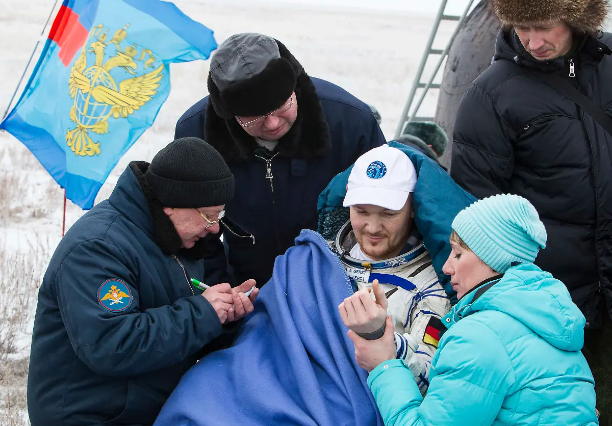 2014-11-10T052448Z-464457796-GM1EABA10ZX01-RTRMADP-3-SPACE-STATION-ASTRONAUTS-JPG4176289028404555878