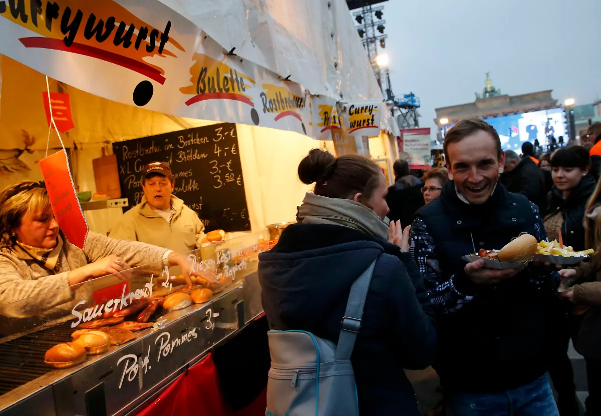 2014-11-09T151401Z-211223231-LR1EAB916B2XS-RTRMADP-3-GERMANY-WALL-JPG6545691517397716721