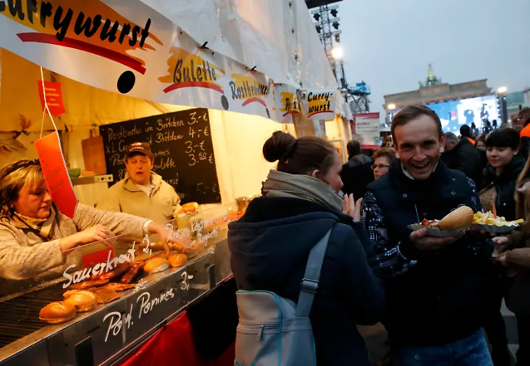 2014-11-09T151401Z-211223231-LR1EAB916B2XS-RTRMADP-3-GERMANY-WALL-JPG6545691517397716721