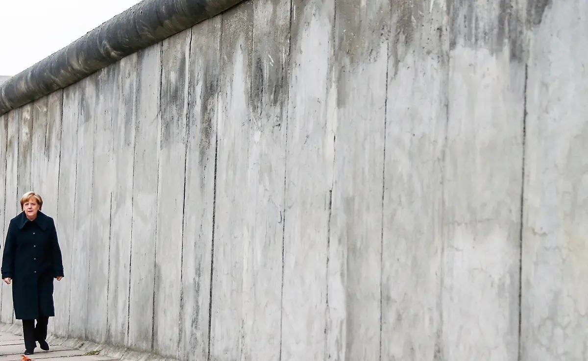 2014-11-09T104829Z-243100602-LR1EAB90U0IUD-RTRMADP-3-GERMANY-WALL-JPG1608176190945365546