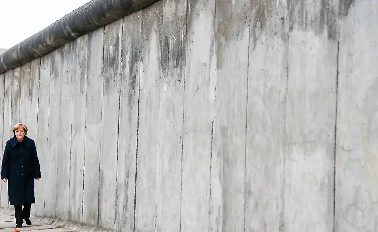 2014-11-09T104829Z-243100602-LR1EAB90U0IUD-RTRMADP-3-GERMANY-WALL-JPG1608176190945365546