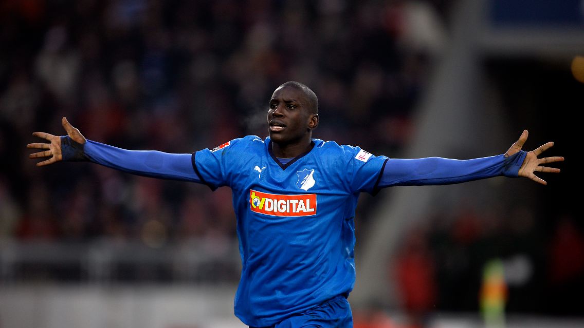 Demba Ba will wechseln, darf aber noch nicht.