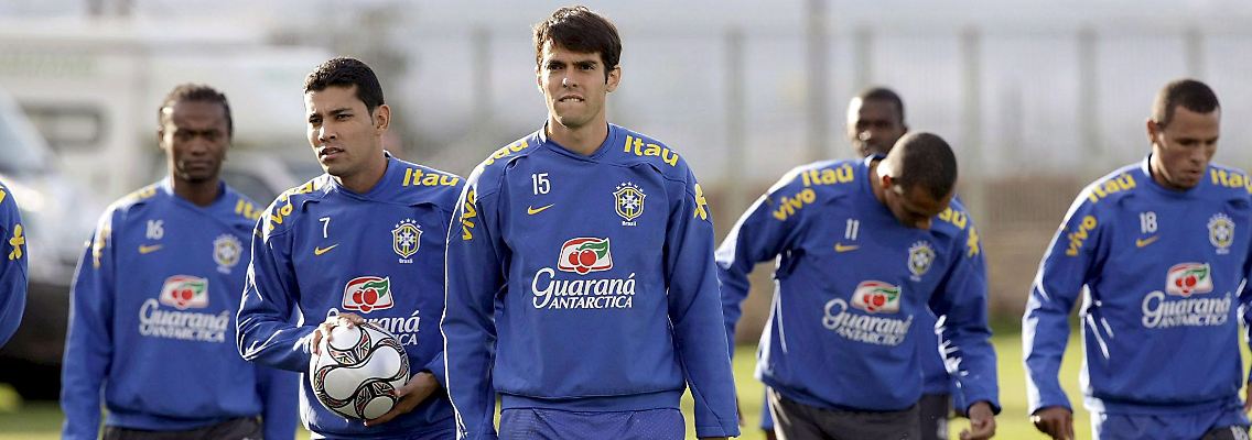 Der künftig "königliche" Kaka gibt sich mit Rekordweltmeister Brasilien die Ehre.
