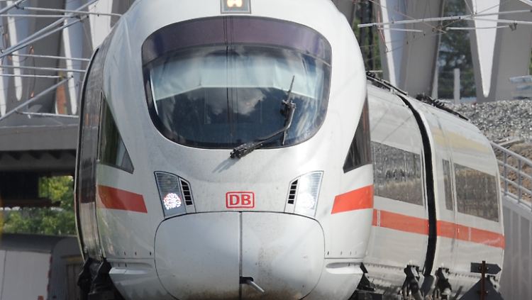 Die erste Generation der ICE und die intercity-Züge sollen ersetzt werden.