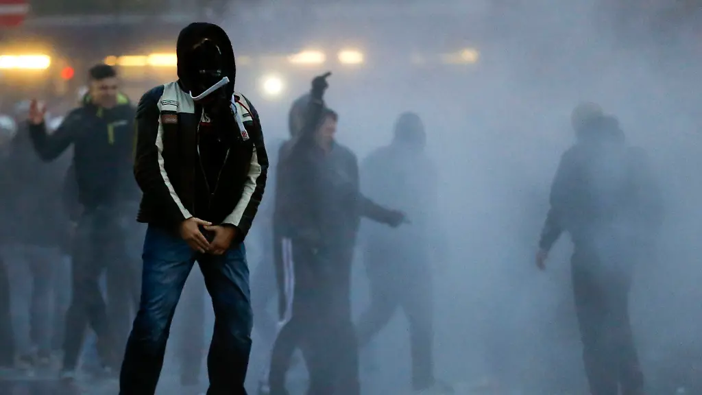 2014-10-27T032715Z-277670304-GM1EAAR0C2T01-RTRMADP-3-GERMANY-PROTEST-JPG3837773607083109786