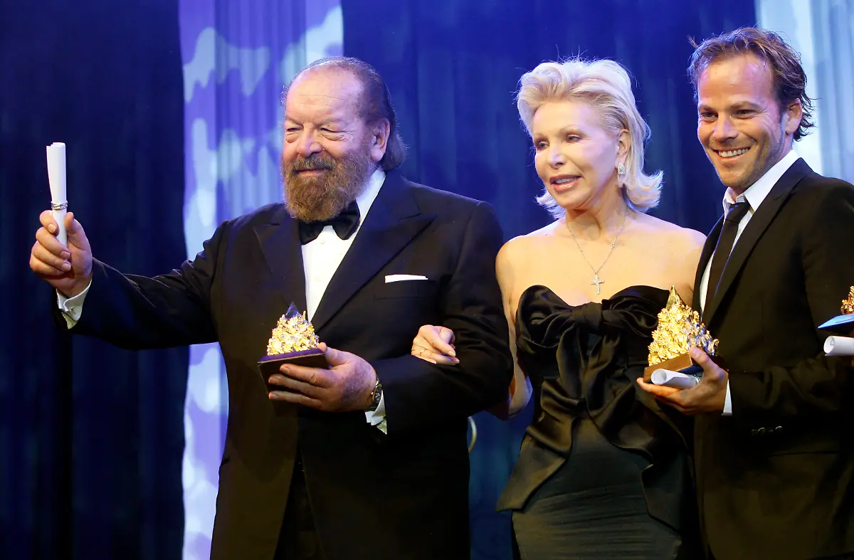 AP091114039380UNESCO-Charity-Award-2009