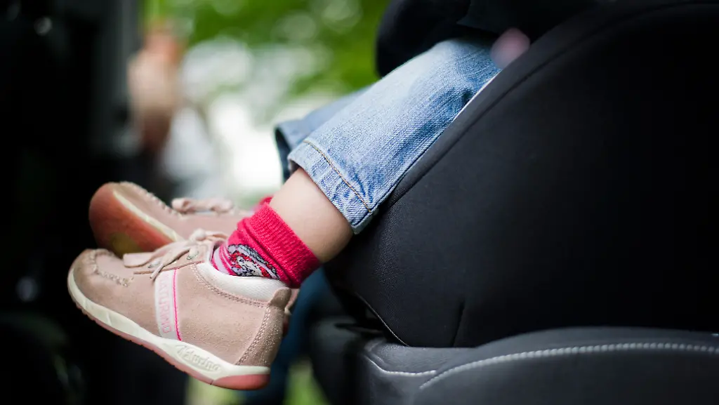 Erst-fuenf-Kilometer-spaeter-entdeckt-der-Dieb-das-Kind-auf-dem-Ruecksitz