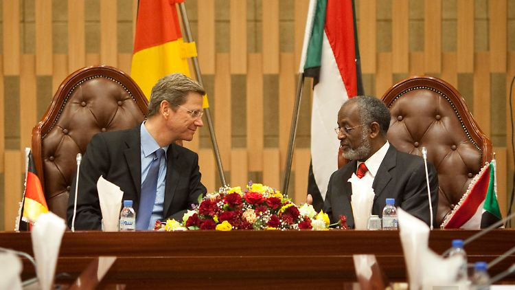 Westerwelle trifft in Khartum den sudanesischen Außenminister Ali Karti.