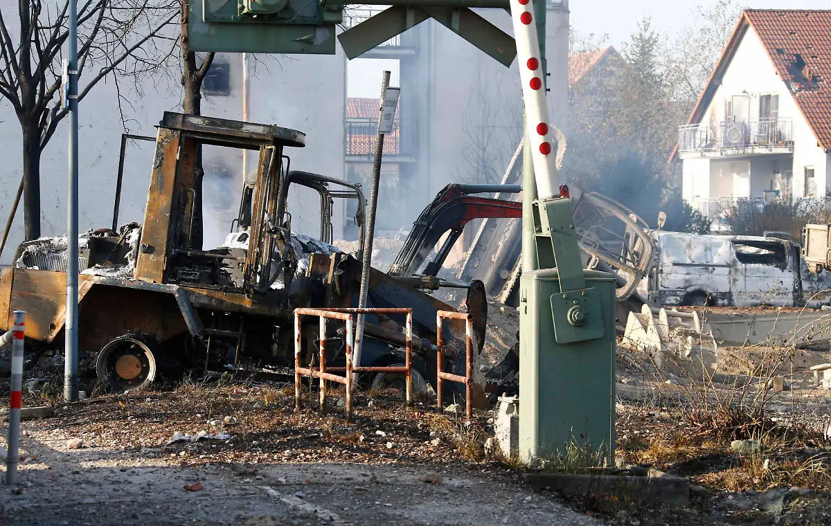 2014-10-23T152436Z-1838948383-GM1EAAN1SDF02-RTRMADP-3-GERMANY-EXPLOSION-JPG3629705163755601576