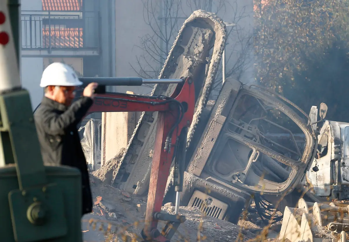 2014-10-23T151237Z-2052565931-GM1EAAN1SD001-RTRMADP-3-GERMANY-EXPLOSION-JPG8037299605757447992