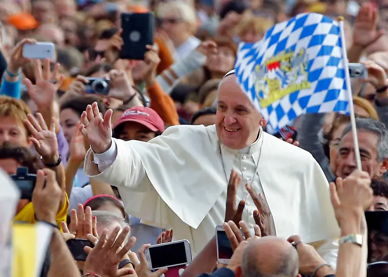 2014-10-22T083435Z-1029272385-GM1EAAM19YR01-RTRMADP-3-POPE-VATICAN-JPG3042561879432897627