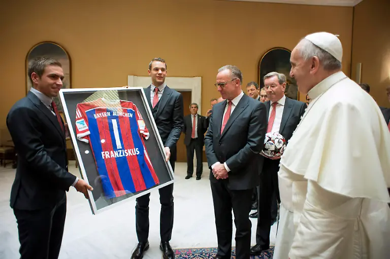 2014-10-22T084929Z-1973473617-GM1EAAM1AJZ01-RTRMADP-3-POPE-VATICAN-JPG5058522143701703371