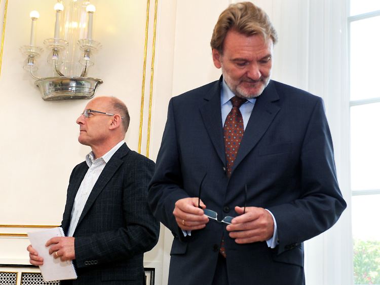 Zwischen Winfried Hermann (links) und der Deutschen Bahn (hier im Bild Technikvorstand Volker Kefer) herrscht dicke Luft.