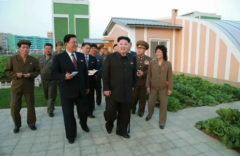 2014-10-14T095318Z-1200748440-GM1EAAE1CQA01-RTRMADP-3-NORTHKOREA-KIM-JPG7938963256952500216