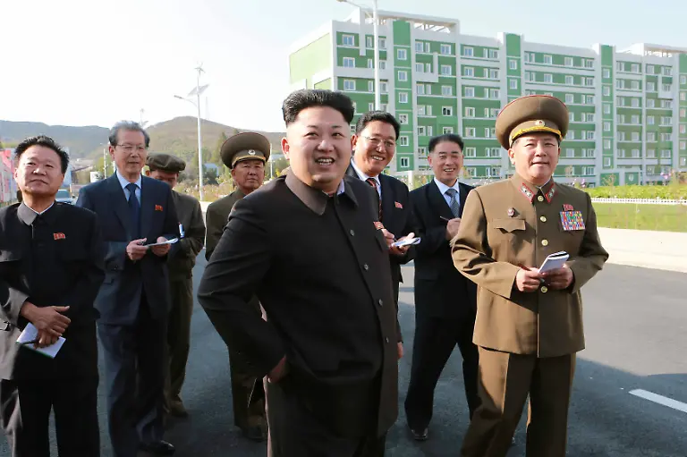 2014-10-14T095346Z-902603207-GM1EAAE1CPQ01-RTRMADP-3-NORTHKOREA-KIM-JPG2750620699384906246