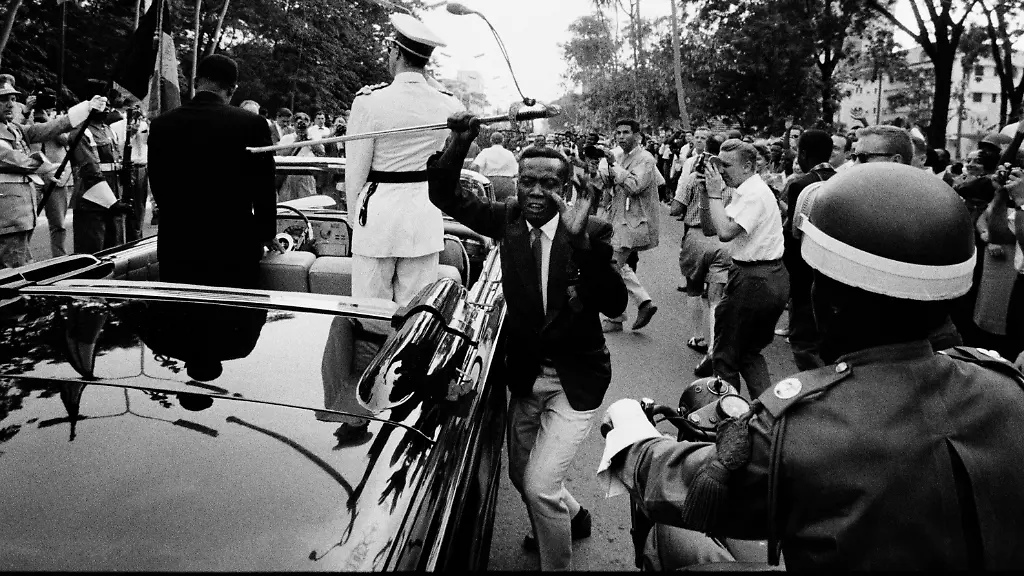 Robert-Lebeck-Der-gestohlene-Degen-Belgisch-Kongo-Leopoldville-1960