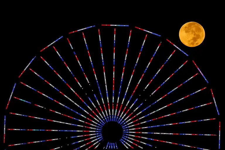 2014-10-08T170920Z-1225615173-GM1EAA9035U01-RTRMADP-3-USA-SPACE-MOON-JPG6883104440548942101