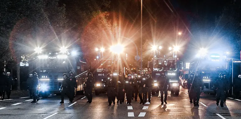 3law1022-jpg6800127561592289639