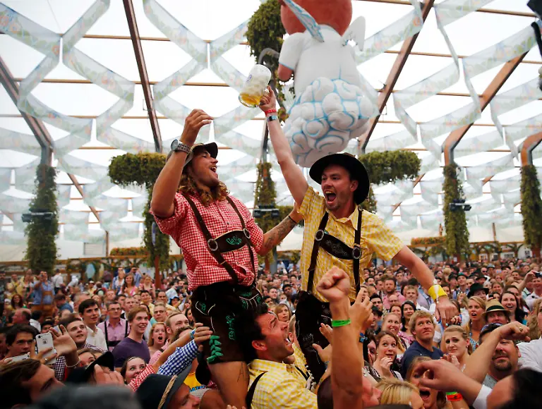 2014-09-25T230123Z-1149291718-GM1EA9Q0HZT01-RTRMADP-3-TRAVEL-GERMANY-OKTOBERFEST-JPG4246826744021407533