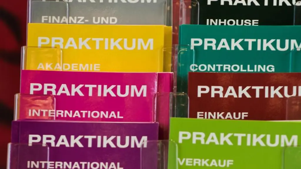 Die-Hoehe-der-Praktikumsverguetung-schwankt-mit-der-Branche-Am-besten-verdienen-Hospitanten-laut-einer-Stichprobe-im-Bereich-Konsumgueter