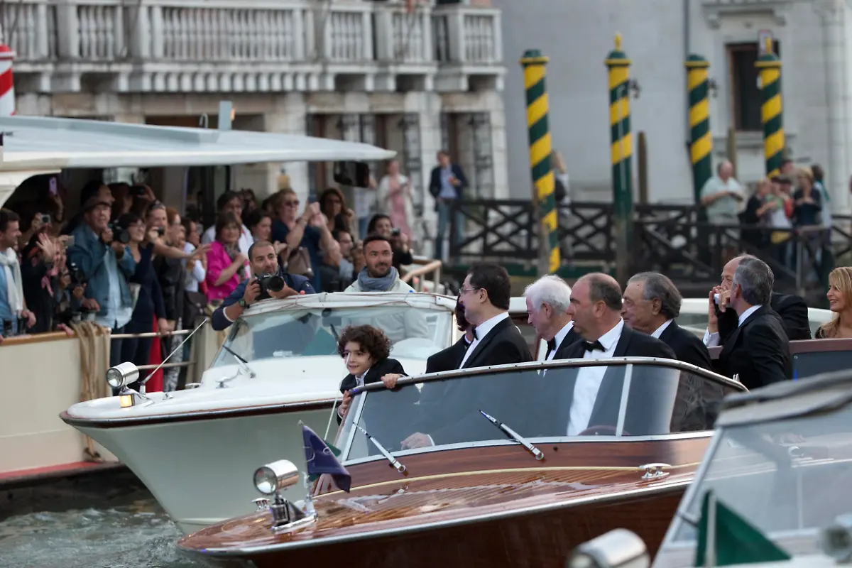 328A76009422DA8C-jpg197768764435166463