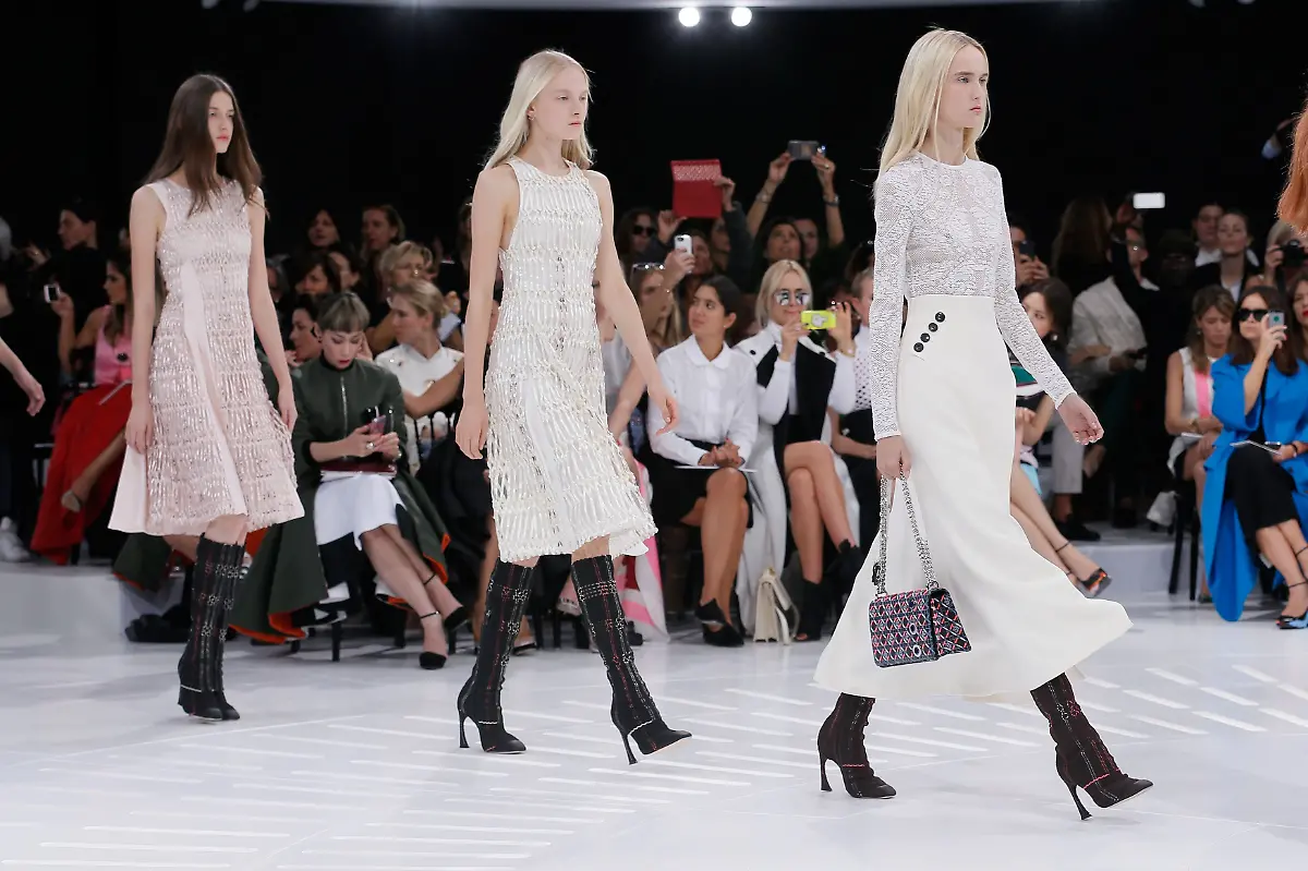 2014-09-26T150312Z-95055241-PM1EA9Q1ARP01-RTRMADP-3-FRANCE-FASHION-DIOR-JPG4601541024808623447