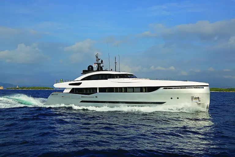 burgess-yachts-columbus-40s-hybrid